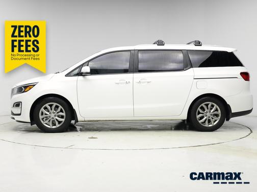 White 2021 Kia Sedona EX