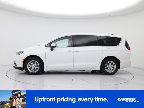 White 2023 Chrysler Pacifica Touring L