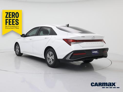 White 2025 Hyundai ELANTRA SE