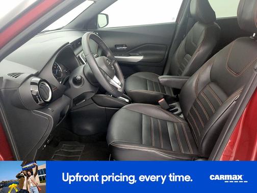 Red 2018 Nissan Kicks SR