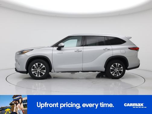 Silver 2021 Toyota Highlander Hybrid XLE