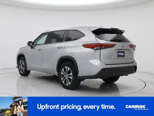 Silver 2021 Toyota Highlander Hybrid XLE