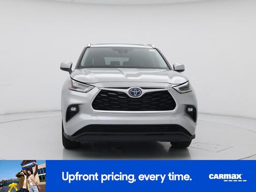 Silver 2021 Toyota Highlander Hybrid XLE