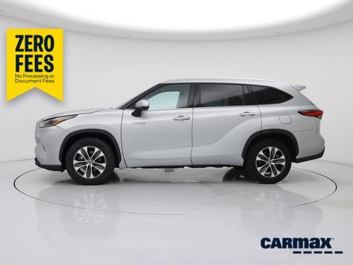 Silver 2021 Toyota Highlander Hybrid XLE