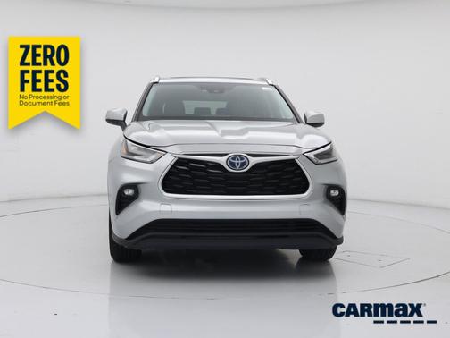 Silver 2021 Toyota Highlander Hybrid XLE