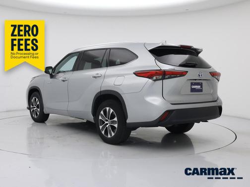 Silver 2021 Toyota Highlander Hybrid XLE