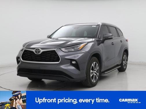 Gray 2023 Toyota Highlander XLE
