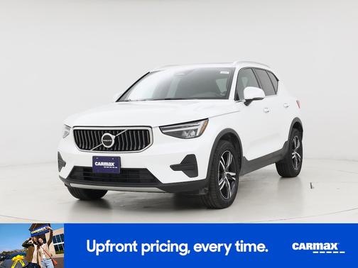 2025 Volvo XC40 B5 Core Bright Theme