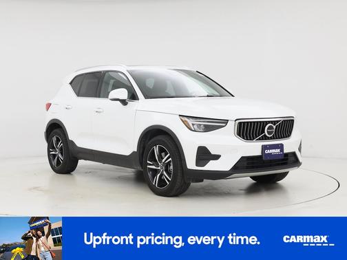 2025 Volvo XC40 B5 Core Bright Theme