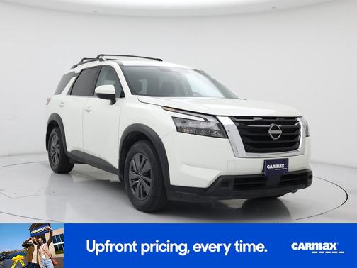 White 2023 Nissan Pathfinder SV
