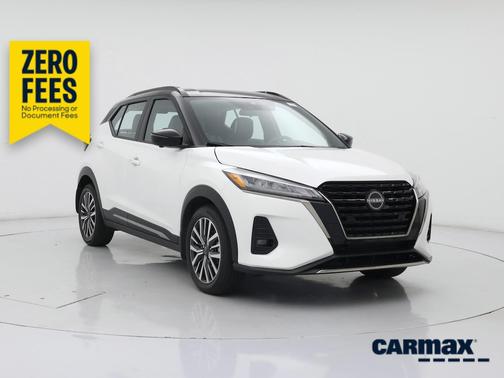 Pearl 2023 Nissan Kicks SR