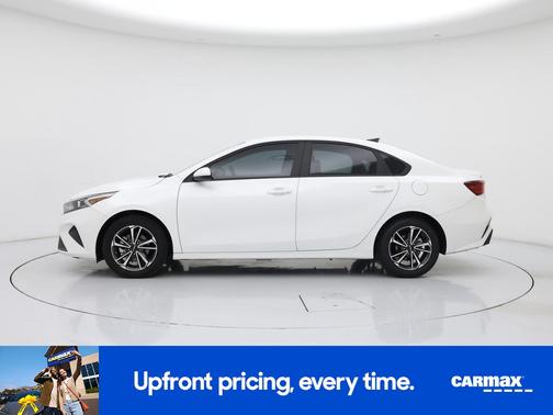 White 2022 Kia Forte LXS