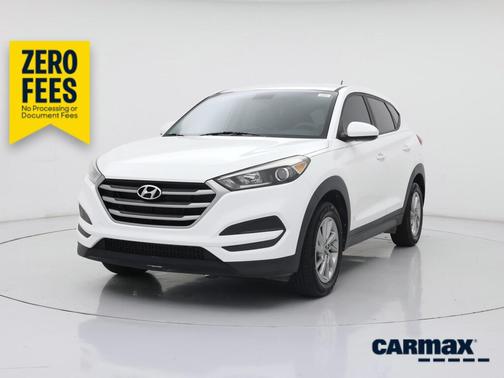 White 2018 Hyundai TUCSON SE