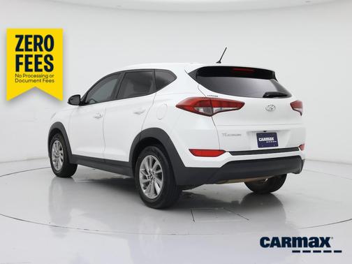 White 2018 Hyundai TUCSON SE
