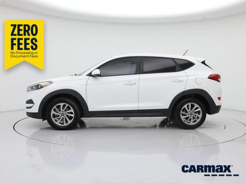 White 2018 Hyundai TUCSON SE