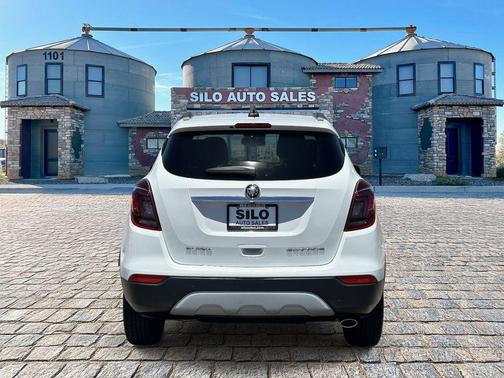 Summit White 2017 Buick Encore Preferred II