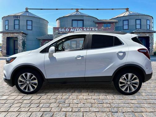 Summit White 2017 Buick Encore Preferred II