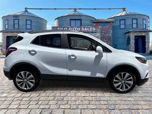 Summit White 2017 Buick Encore Preferred II