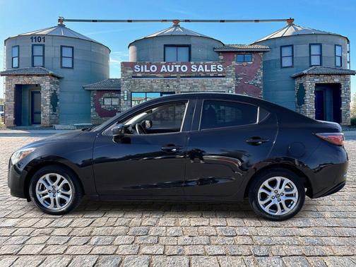 2017 Toyota Yaris iA Base