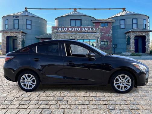 2017 Toyota Yaris iA Base