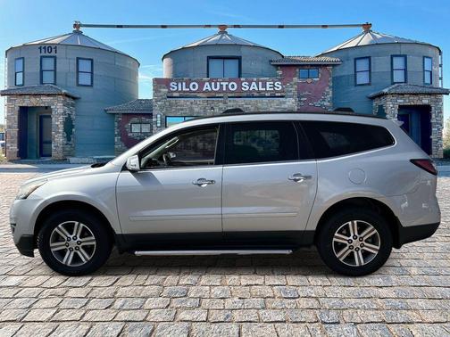Silver Ice Metallic 2017 Chevrolet Traverse 2LT