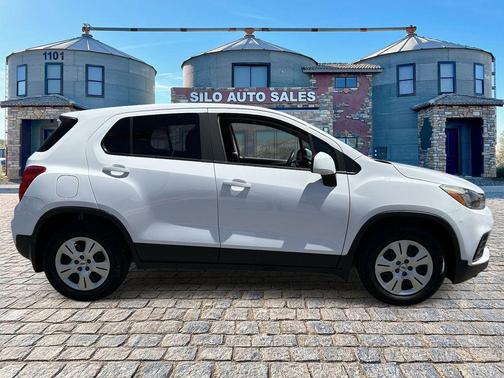 Summit White 2019 Chevrolet Trax LS