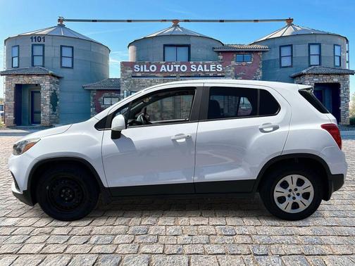 Summit White 2019 Chevrolet Trax LS