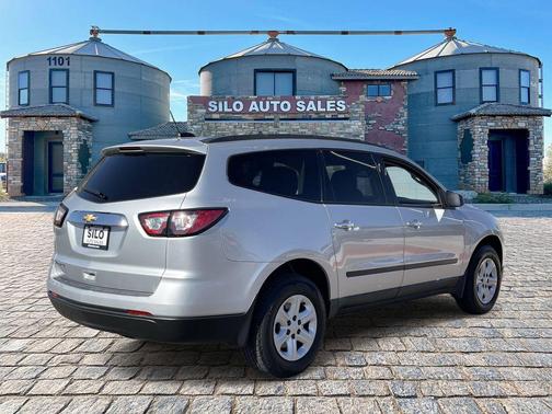 Silver Ice Metallic 2017 Chevrolet Traverse LS