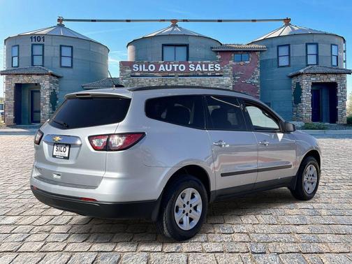 Silver Ice Metallic 2017 Chevrolet Traverse LS
