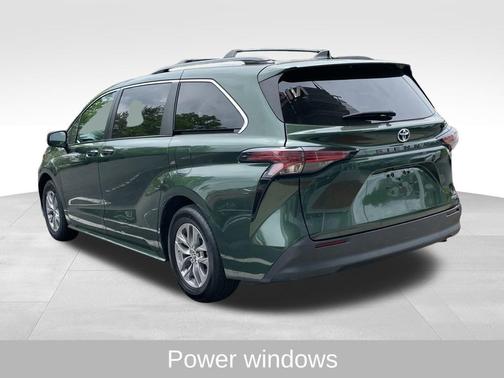 2022 Toyota Sienna LE