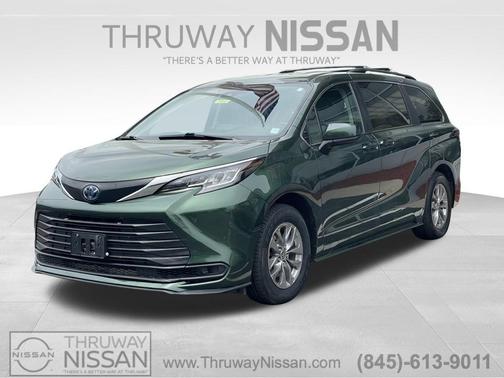 2022 Toyota Sienna LE