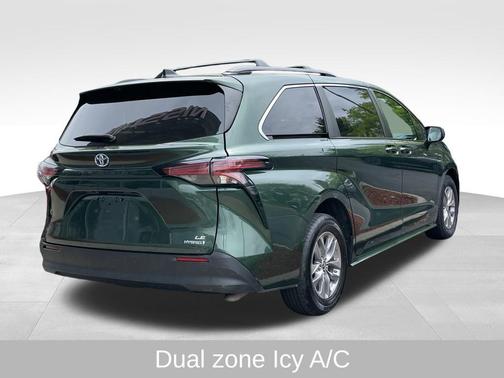 2022 Toyota Sienna LE