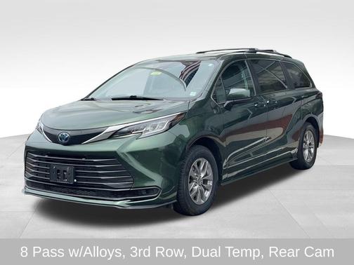 2022 Toyota Sienna LE