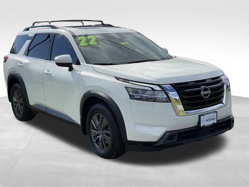 2022 Nissan Pathfinder SV
