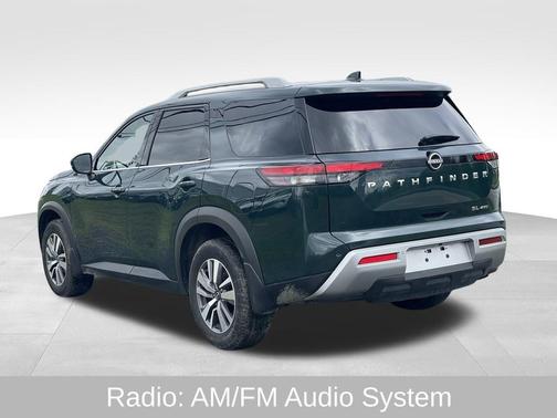 2022 Nissan Pathfinder SL