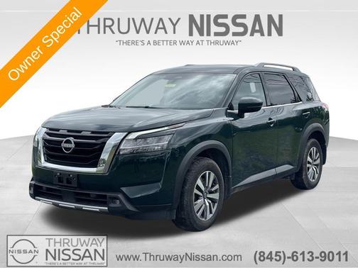 2022 Nissan Pathfinder SL