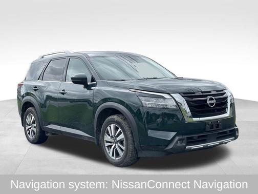 2022 Nissan Pathfinder SL