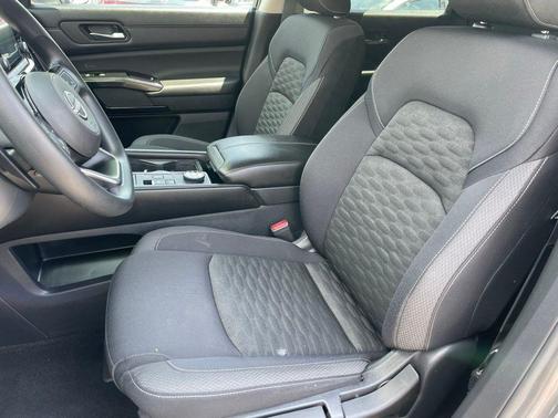 2024 Nissan Pathfinder S