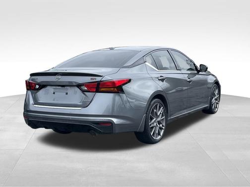2023 Nissan Altima 2.0 SR