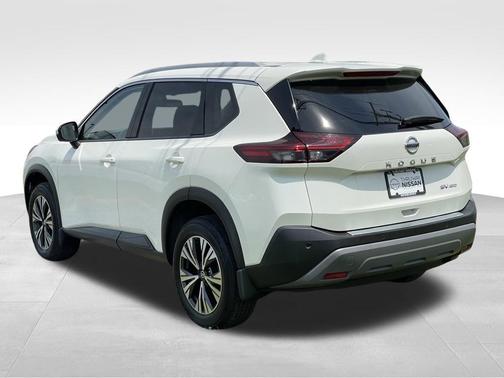 White 2021 Nissan Rogue SV