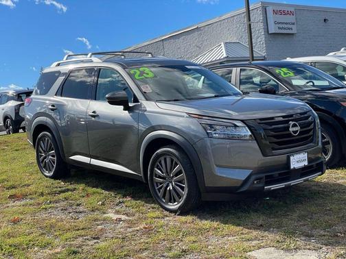 2023 Nissan Pathfinder SL
