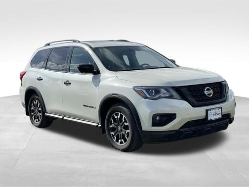 2020 Nissan Pathfinder SL