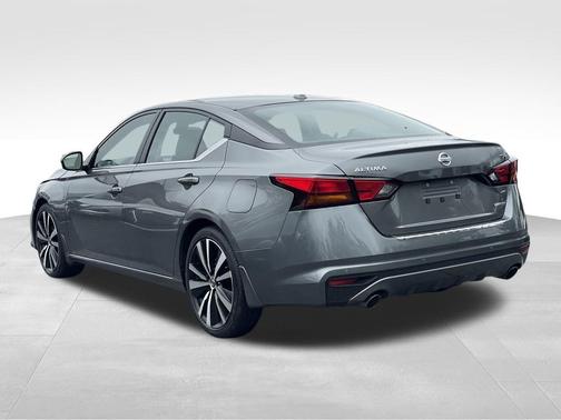 2022 Nissan Altima 2.0 SR