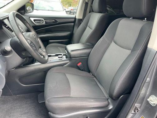 2020 Nissan Pathfinder SV