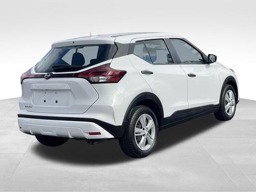 2022 Nissan Kicks S