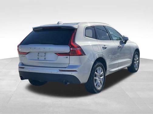 2020 Volvo XC60 T5 Momentum