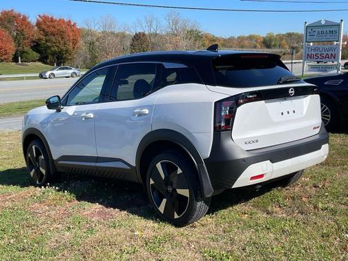 2025 Nissan Kicks SR