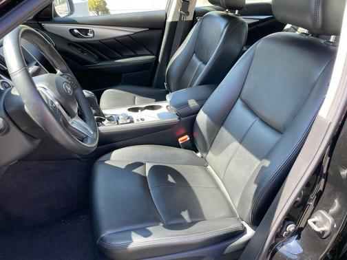 2022 INFINITI Q50 LUXE