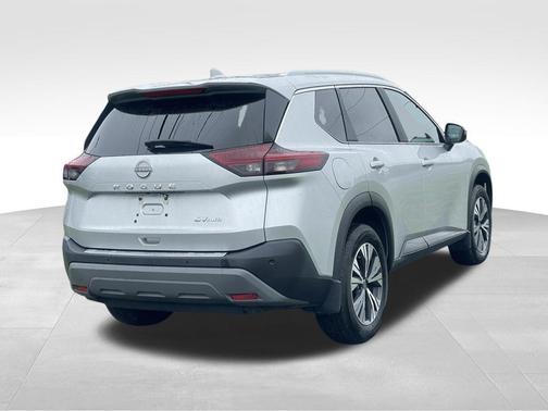 Brilliant Silver Metallic 2023 Nissan Rogue SV