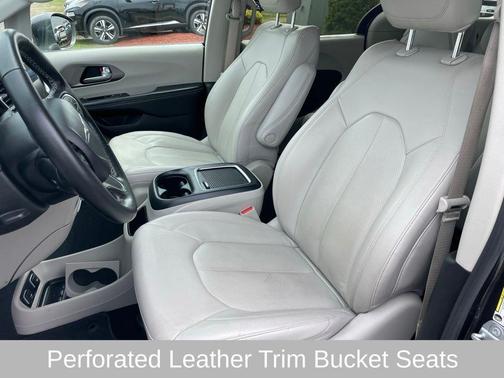 2021 Chrysler Pacifica Touring-L